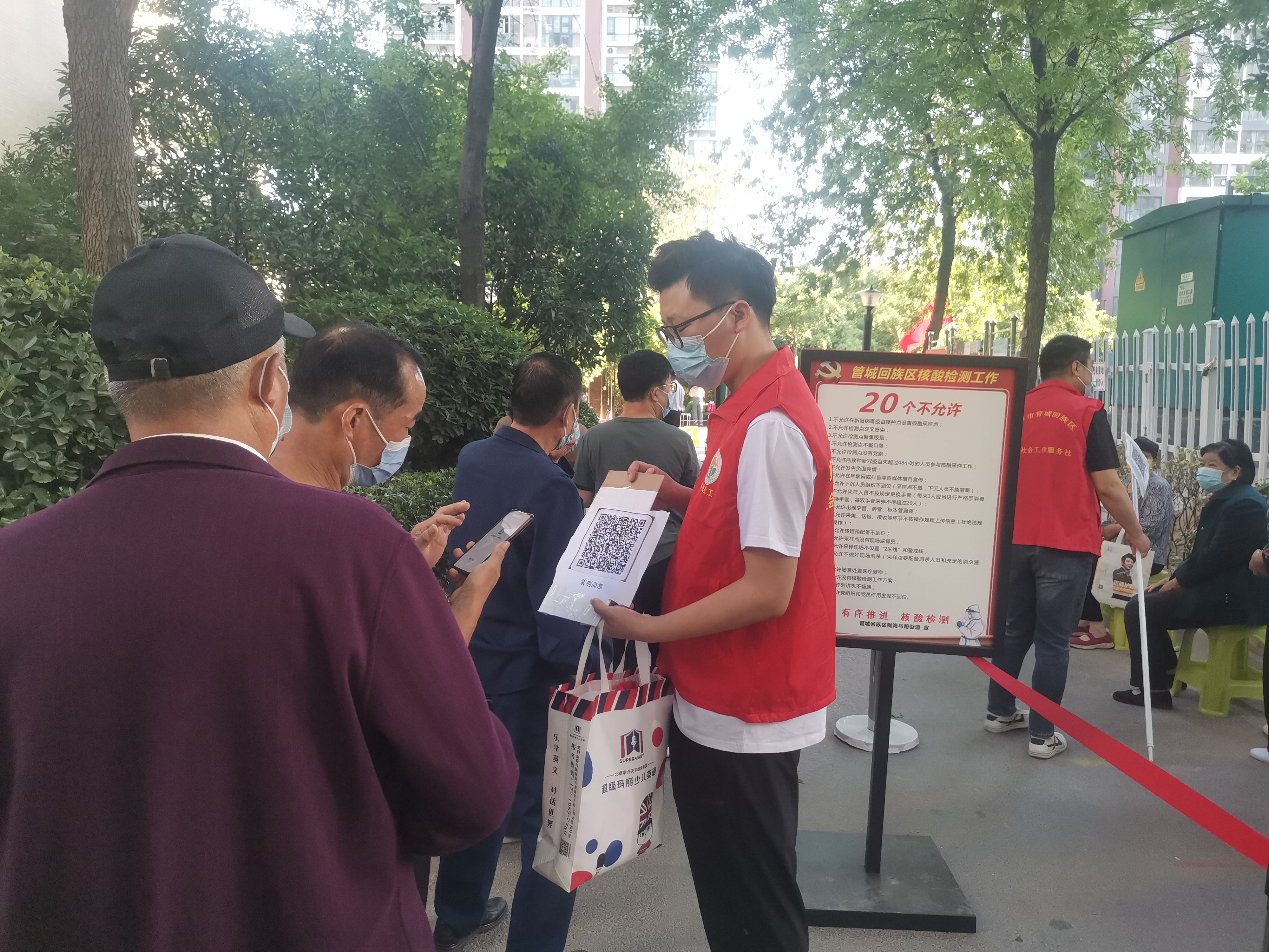心时代||助力疫情防控，暖光社工在行动。