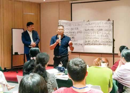 纪琼院长说：在讲师班，你有任何需要的时候，记得有一个叫王纪琼的导师始终站在你的身后，愿意支持你——心理讲师技术课程·高级班