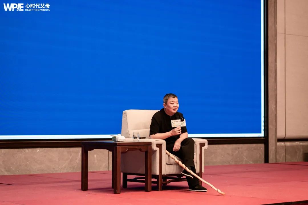 孩子砸碎3000元桌子后，王纪琼院长的回复让所有父母沉默