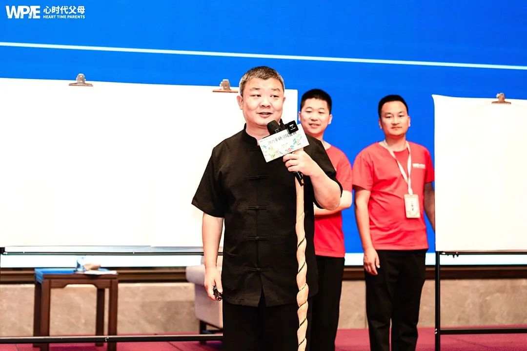 一个“拒绝成长”的男人如何制造两代人的创伤——不要因为溺爱把儿子养成妈宝男