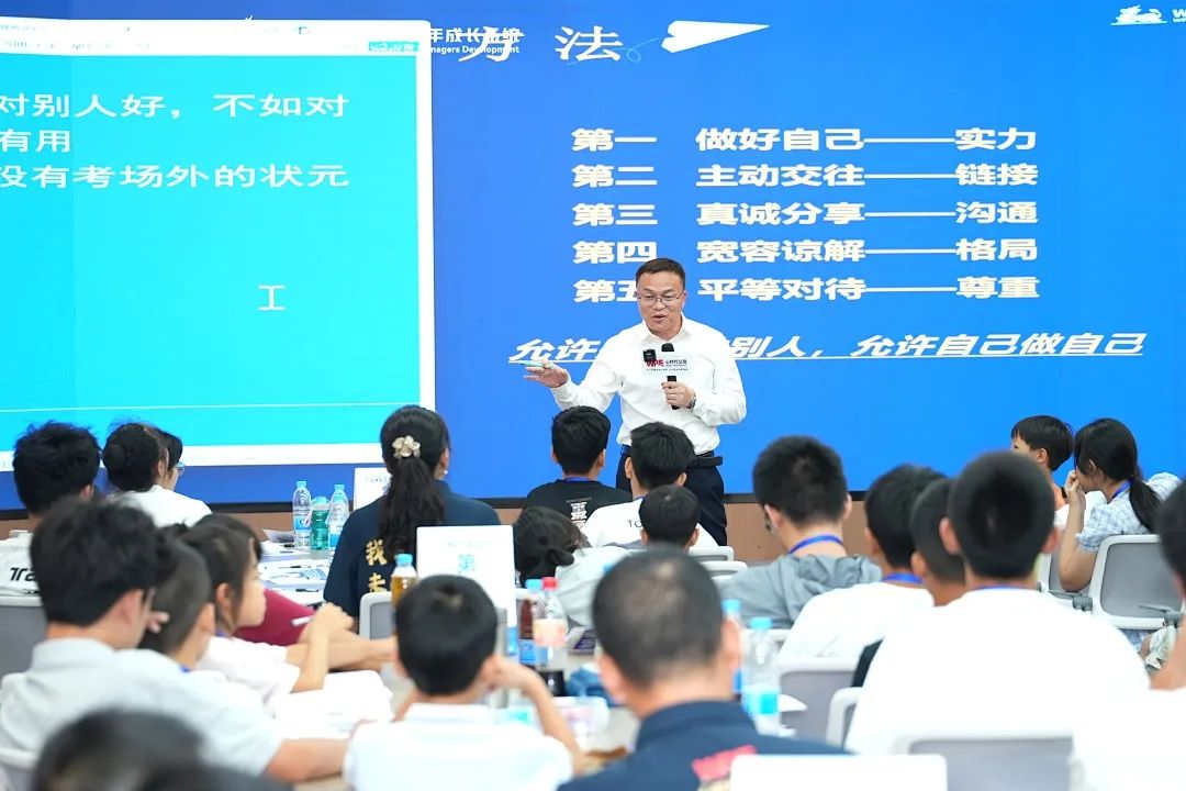 不会叫爸爸的女孩、和班主任较劲的姑娘——这群孩子在《青少年实操班》找到了答案！