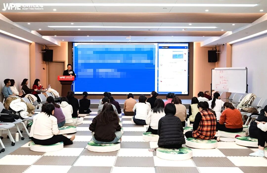 “饭前不准吃!”面对老爸的怒吼,5岁娃如何当着爸爸的面吃下这碗方便面