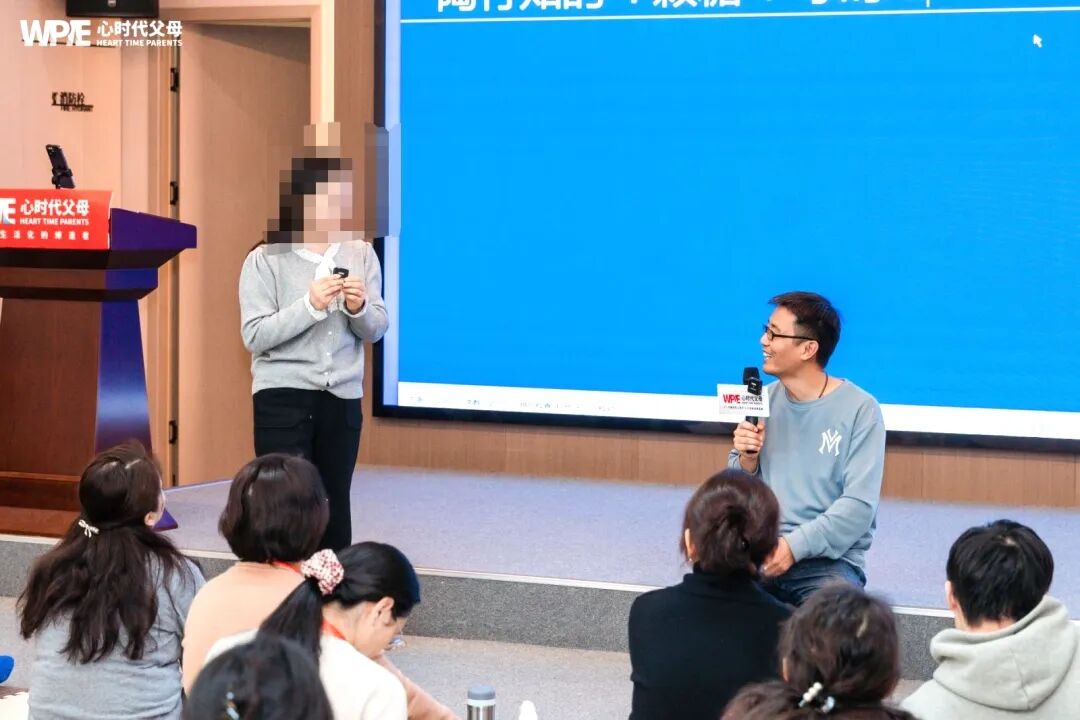 “饭前不准吃!”面对老爸的怒吼,5岁娃如何当着爸爸的面吃下这碗方便面