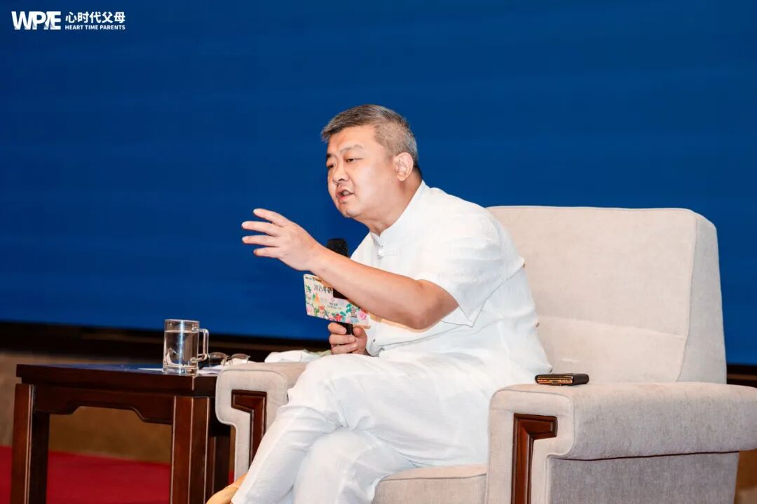 【纪琼院长实操班】一位大姐在课堂现场上哭泣,纪琼院长:“别给她递纸!让她哭!”