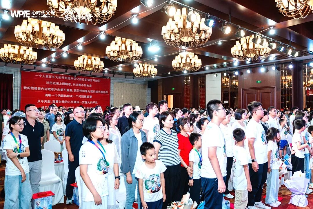 “王纪琼院长,有人老是笑话我,还对我竖中指,我不知道该怎么办了......”八岁男孩委屈的求助纪琼院长