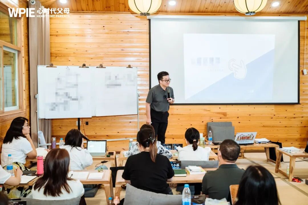 【海勇老师学习军师方案班 · 中级】“孩子就是小动作多！”别乱骂，那是孩子专注的“加速器”！