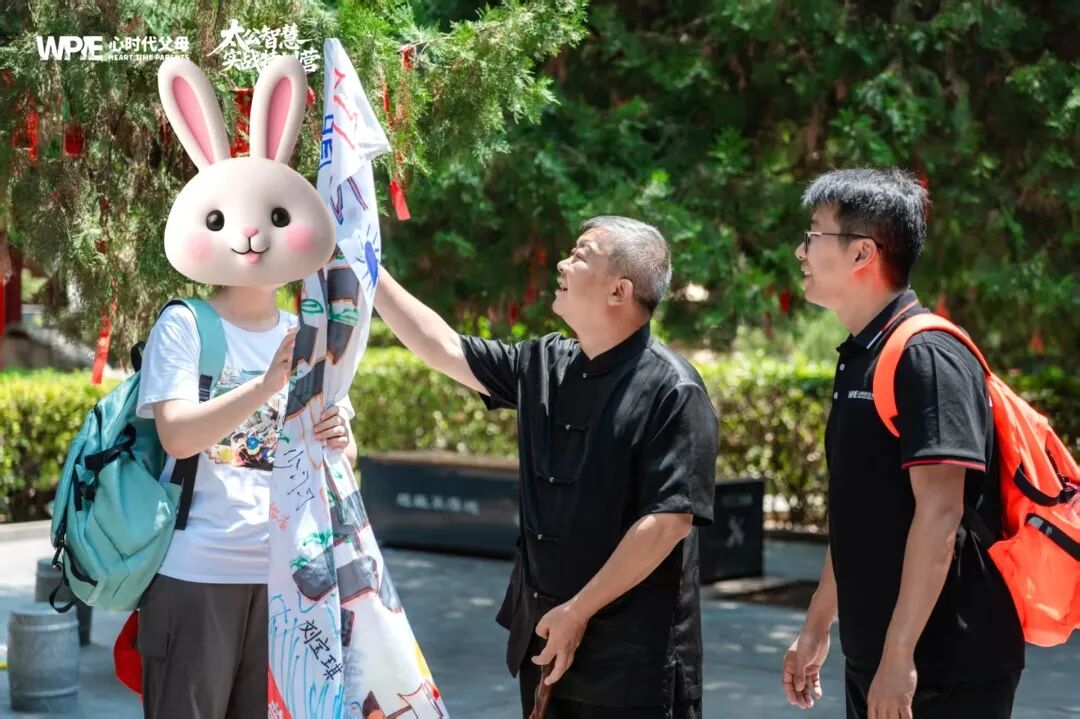 初一班长被全班辱骂,结果她拿出一喇叭......结局太解气了!