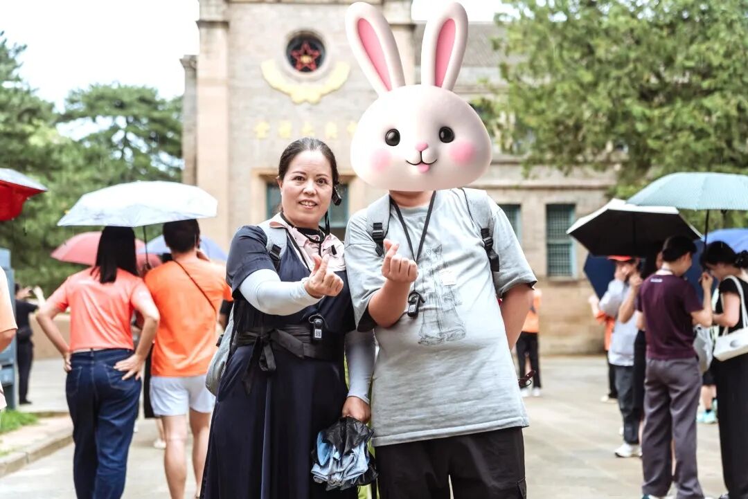 【咱们的故事】从建筑玻璃到心灵灯塔——邱松建老师:“陪孩子长大的路上,我也经历了第二次成长!”