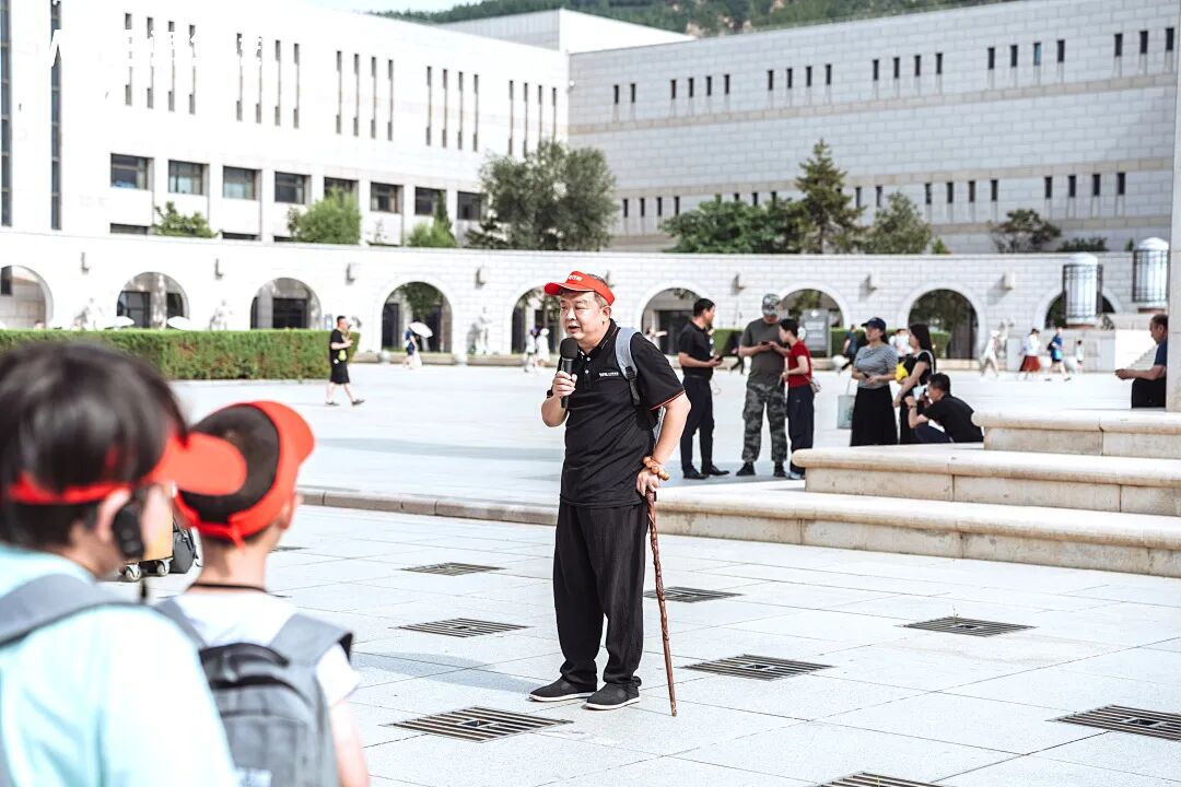 【咱们的故事】从建筑玻璃到心灵灯塔——邱松建老师:“陪孩子长大的路上,我也经历了第二次成长!”