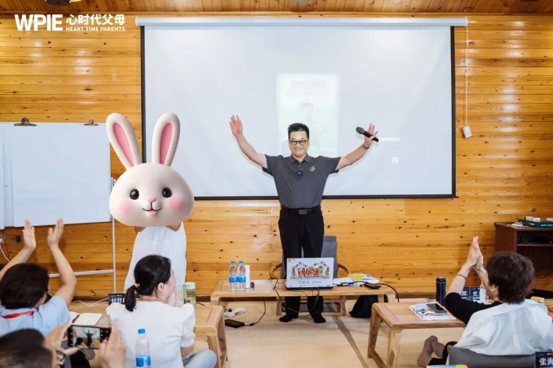 【海勇老师学习军师方案班 · 中级】“孩子就是小动作多!”别乱骂,那是孩子专注的“加速器”!