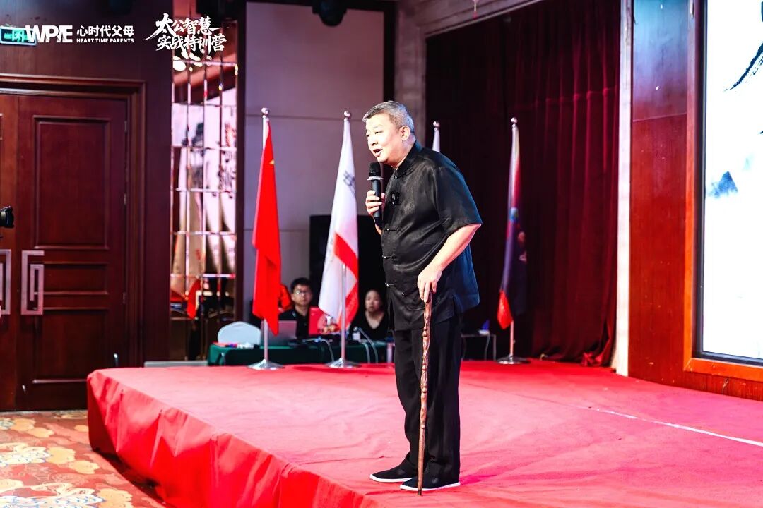 【纪琼院长实操班】“我不想活了,撞头算轻的!”孩子失控咆哮,纪琼院长实操班现场“接招”震撼全场!