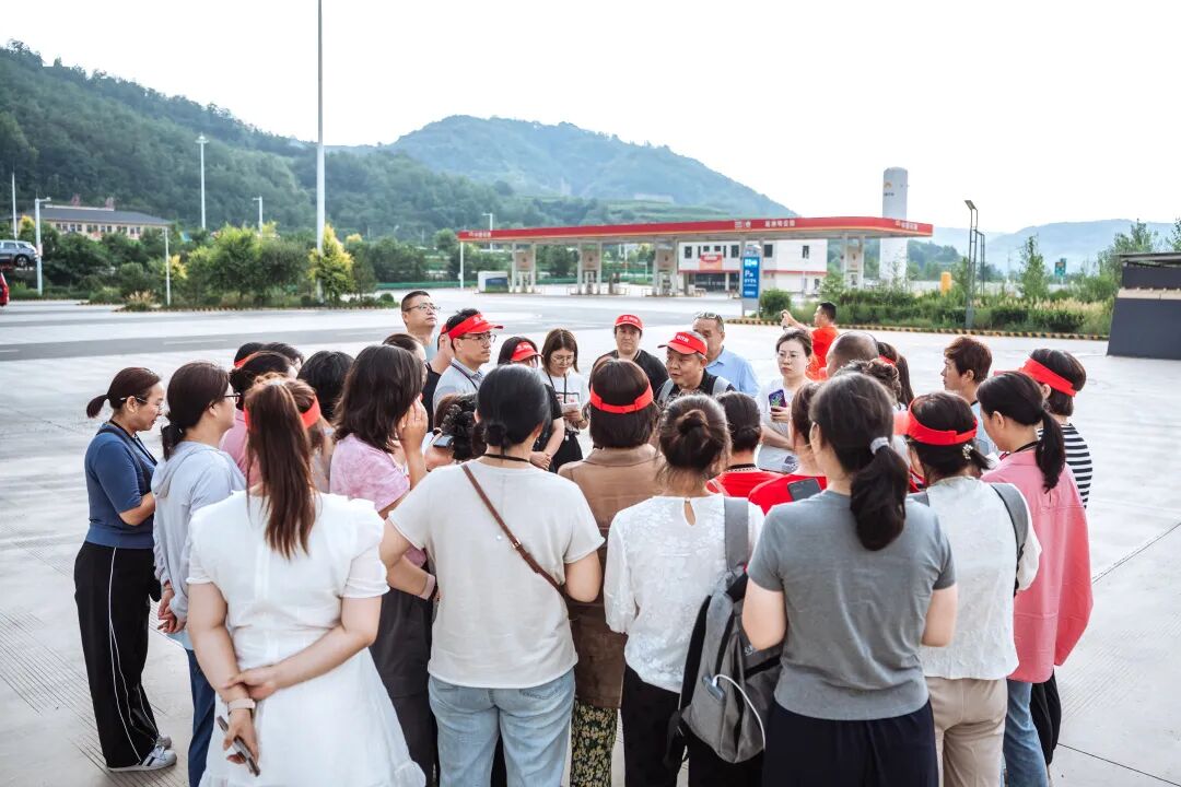 【咱们的故事】从建筑玻璃到心灵灯塔——邱松建老师:“陪孩子长大的路上,我也经历了第二次成长!”