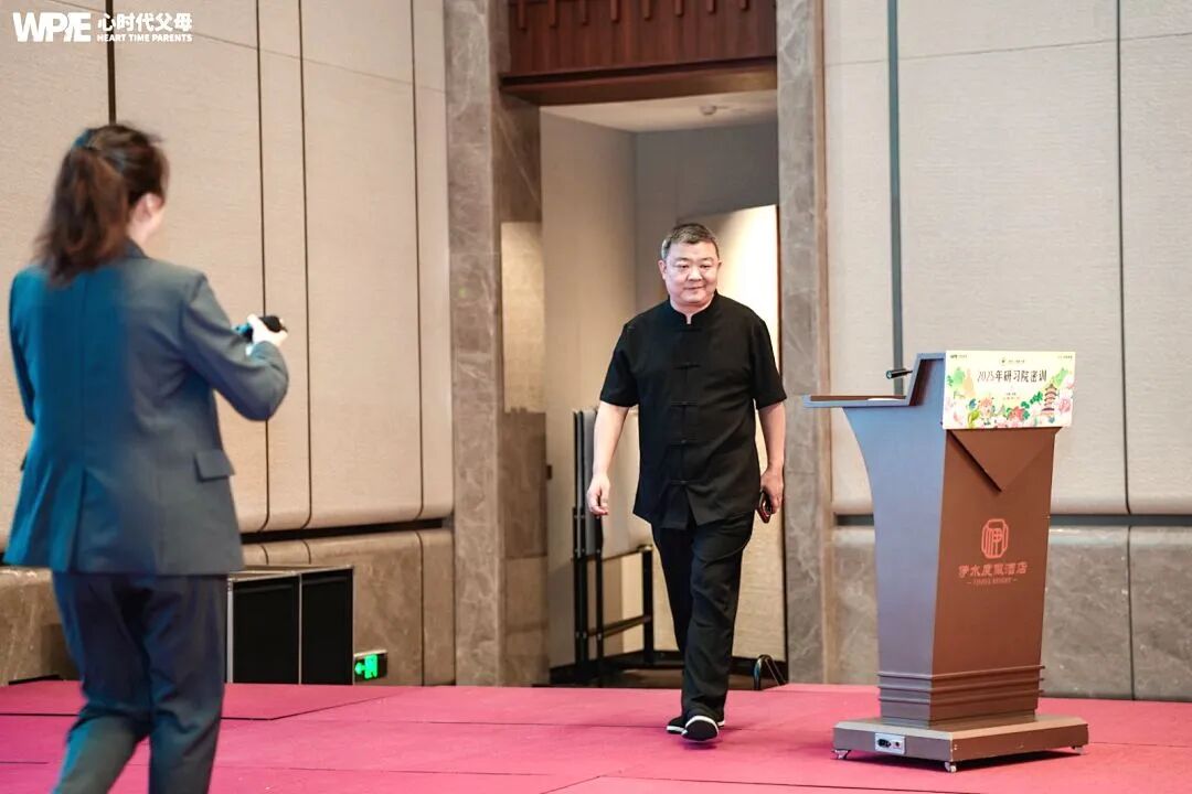 【纪琼院长实操班】男人在实操班课堂上对妻子浪漫告白,背后竟另有深意——“难怪我媳妇儿老骂我”