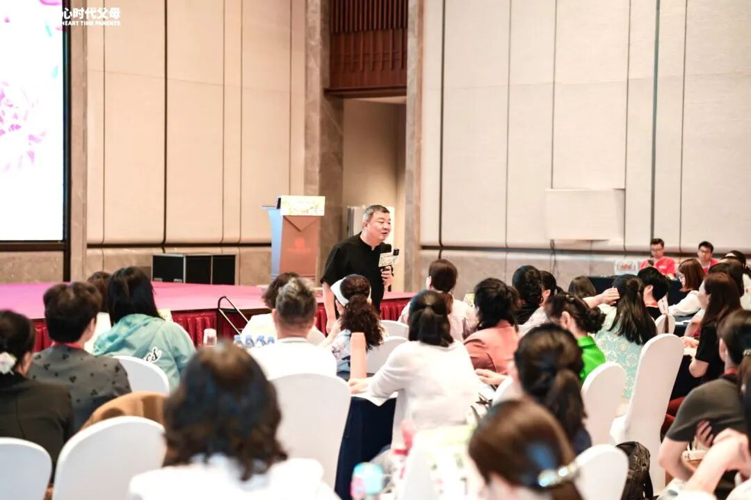 【纪琼院长导师班】“我一发火,儿子就忍不住咬被子.....我该怎么办?”一位母亲在课程现场求助纪琼院长