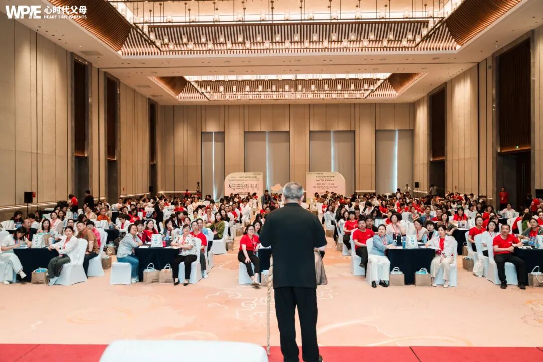 【纪琼院长导师班】“我一发火，儿子就忍不住咬被子.....我该怎么办？”一位母亲在课程现场求助纪琼院长