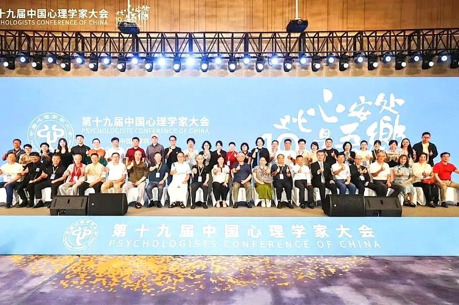 【咱们的故事】高三儿子濒临休学,丈夫熄灭职业心火:一篇文章点燃了家庭的希望!