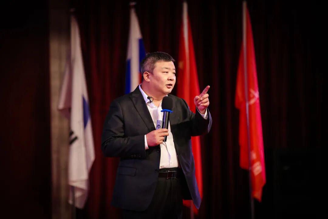 【咱们的故事】高三儿子濒临休学,丈夫熄灭职业心火:一篇文章点燃了家庭的希望!