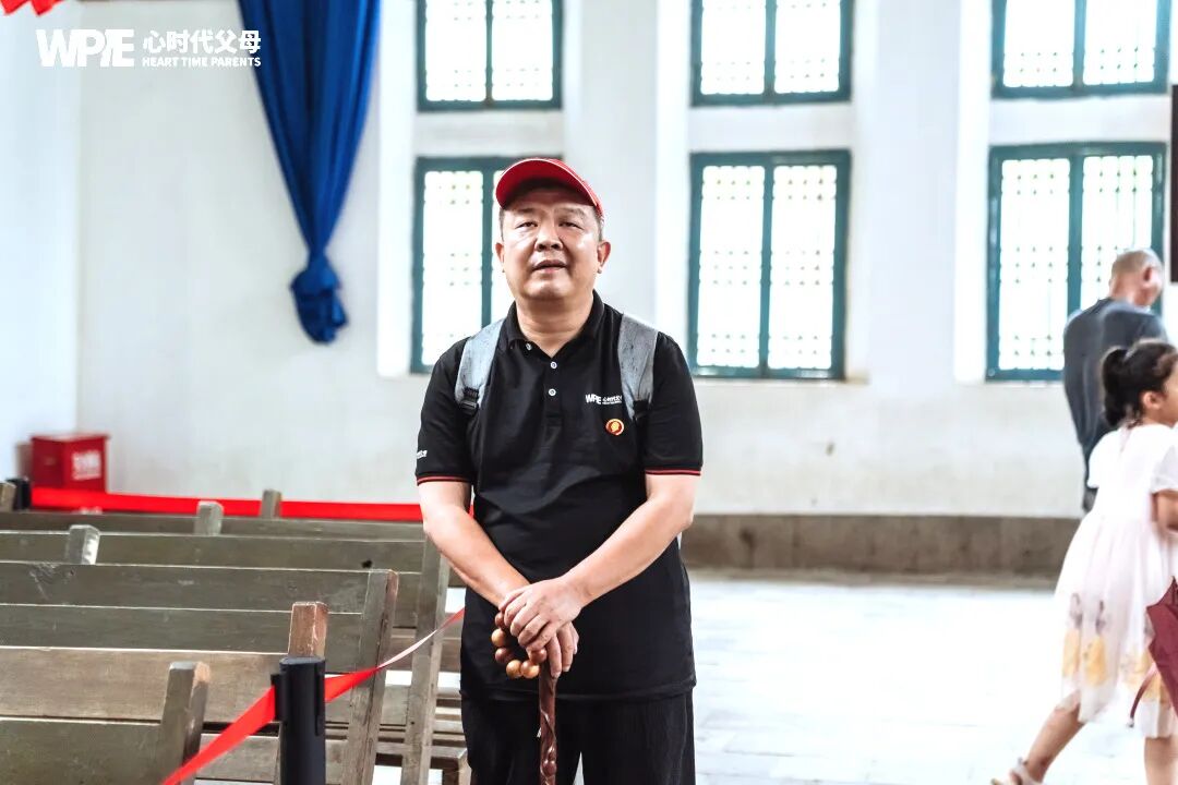 孩子要你给他买5000元的鞋才去上学!你买还是不买?