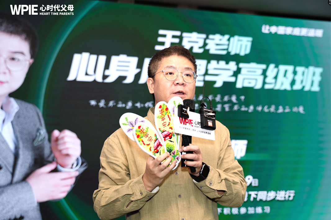 【重返校园之路——王克老师学员采访】当妈妈不再“围着孩子转”,社恐的女儿反而推开了门