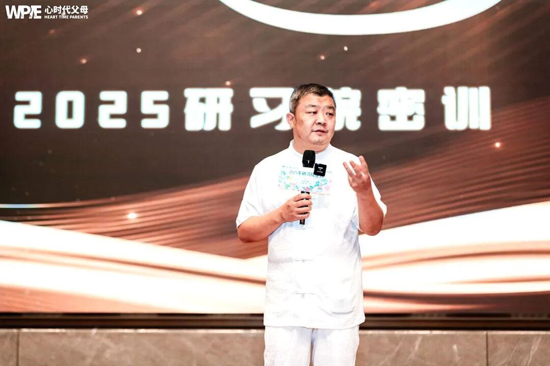 【纪琼院长人生规划导师班】父母吵架、写作业被打、拒绝上学、生病吃药.....这个孩子从出生到长大成人,都经历了什么?