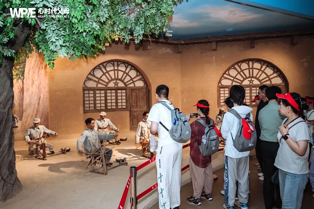 【纪琼院长家庭教育系统方案实操班】纪琼院长讲课,学员递水递纸竟是错?——“我们正在用善意毁掉什么?”