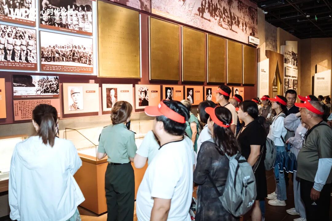 【纪琼院长家庭教育系统方案实操班】纪琼院长讲课,学员递水递纸竟是错?——“我们正在用善意毁掉什么?”