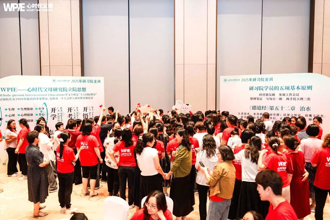 【纪琼院长教育系统方案实操班】一位68岁的老人:“我活这么大,老师、父母都没有教过我,但在心时代,王纪琼院长教会了我……”