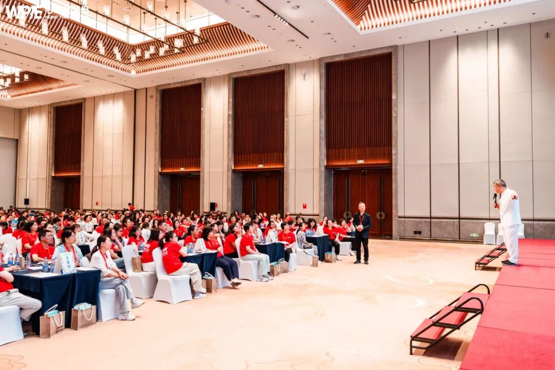 【纪琼院长教育系统方案实操班】一位68岁的老人:“我活这么大,老师、父母都没有教过我,但在心时代,王纪琼院长教会了我……”