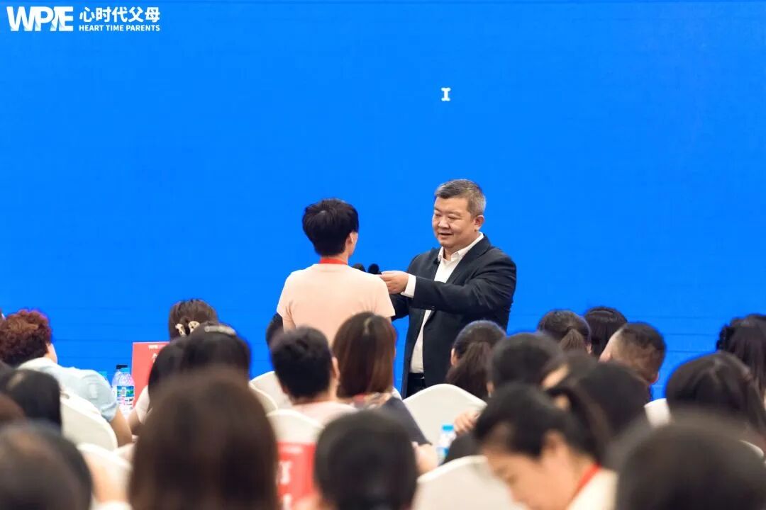 【纪琼院长家庭生态课】重塑家庭场域:从“接话之术”到“空间布局之道”的系统养育密码!