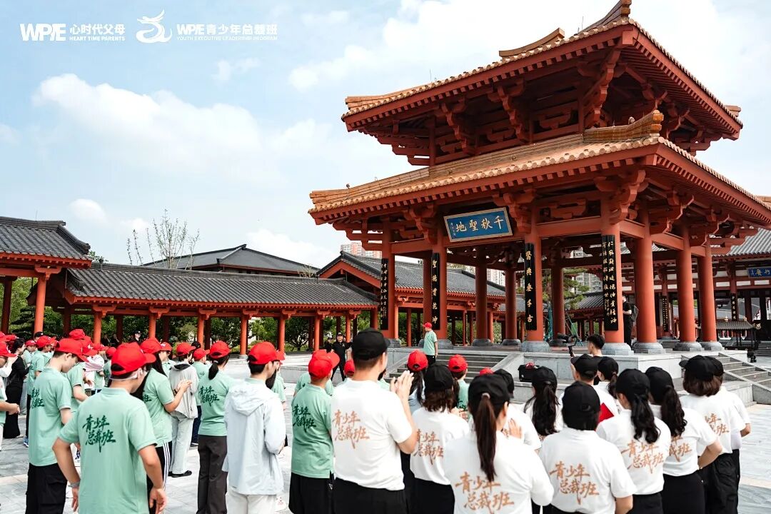 女儿休学1年,沉迷手机——纪琼院长:“别让‘多收1小时手机’的贪念,毁掉你与孩子仅存和好的可能性!”