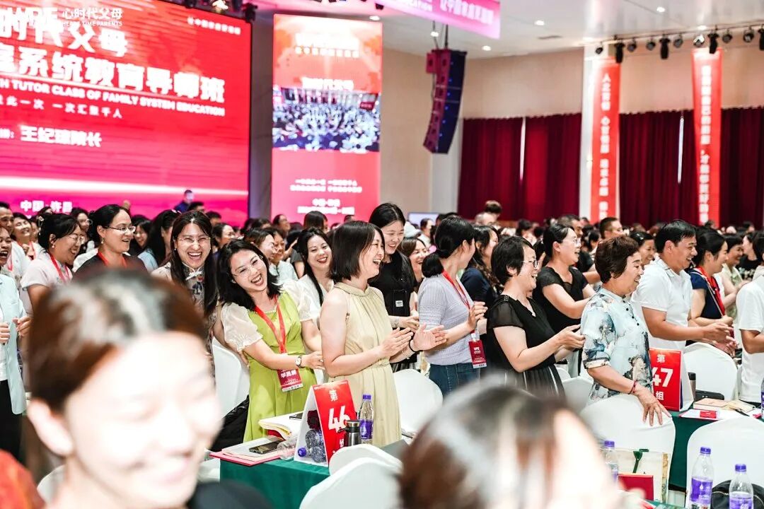 【家庭生态导师班】“如果家庭发生矛盾,说明爸妈也不容易,我要托举他们”——15岁少年说出这句话时,在场的父亲留下了眼泪