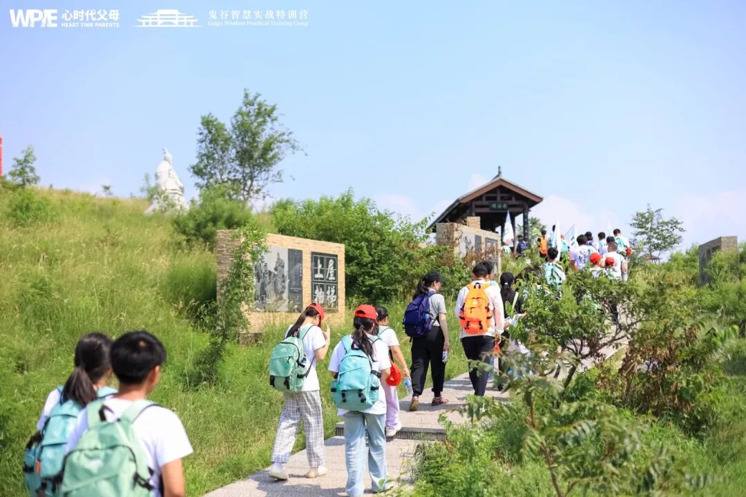 职场人际的清醒认知——同事的“不悦”是他的不适，你的“愧疚”是权力的馈赠