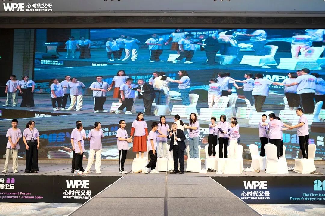 【金麒麟青少年成长系统】父亲兄长在指责，儿子却说：“妈，别难过，我陪你！”——这是我服务的“金麒麟”孩子，发来的最美的信息