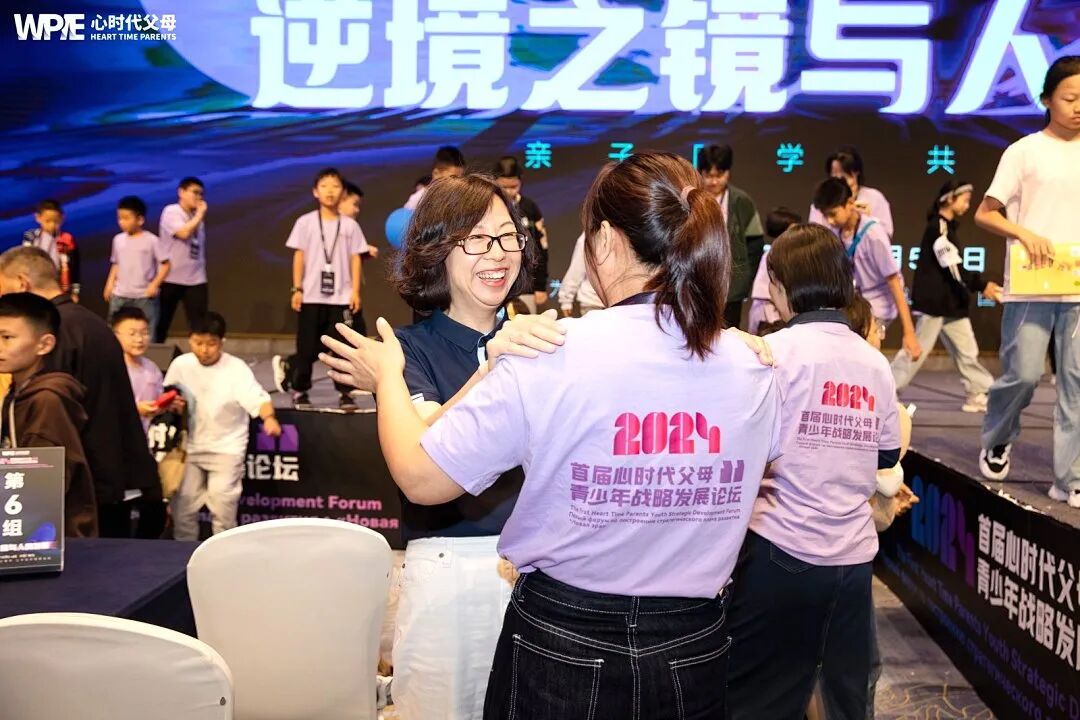 【金麒麟青少年成长系统】父亲兄长在指责,儿子却说:“妈,别难过,我陪你!”——这是我服务的“金麒麟”孩子,发来的最美的信息