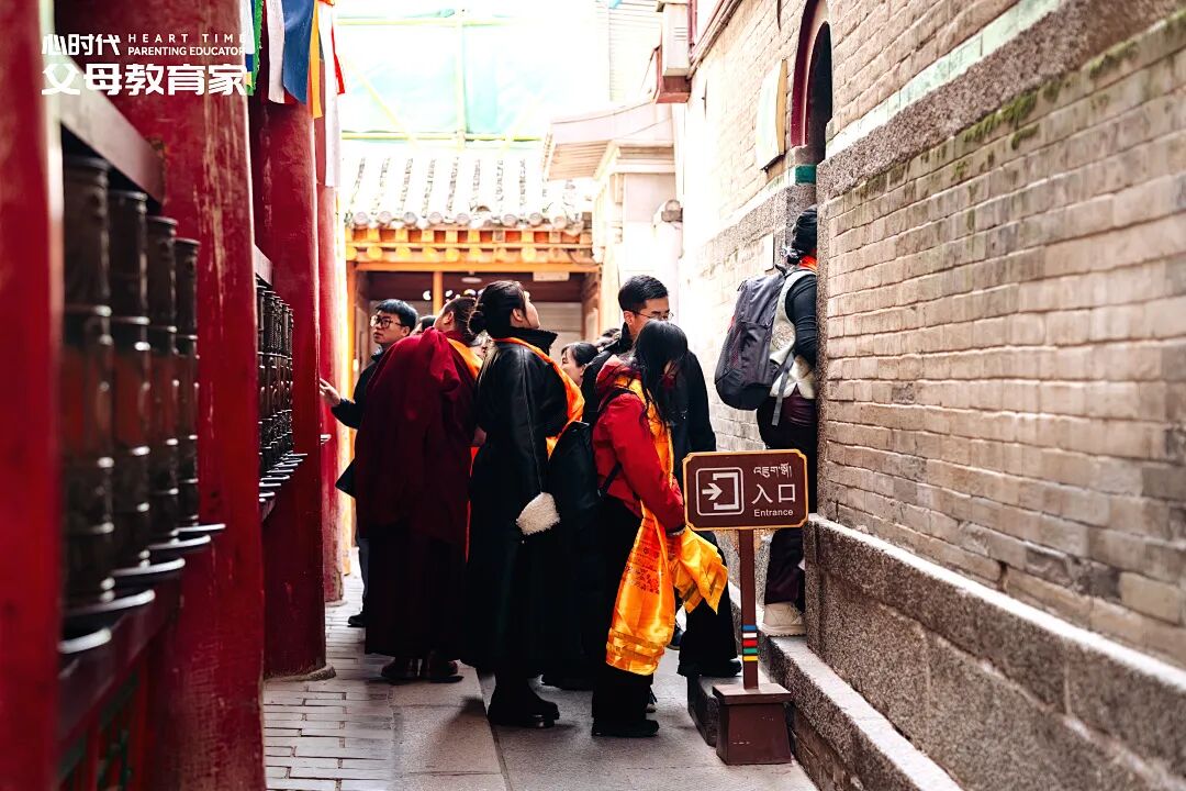 孩子看见好朋友跟“讨厌的人”说话就心烦?兆鹏老师:“你不是选项,更不是商品!为什么要活在别人的选择里?”