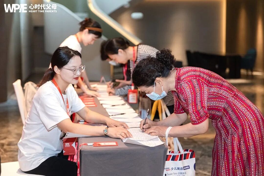 当孩子紧急来电说:“我要回家,我不想上学了!”——我用王纪琼院长的接话技术稳住了局面