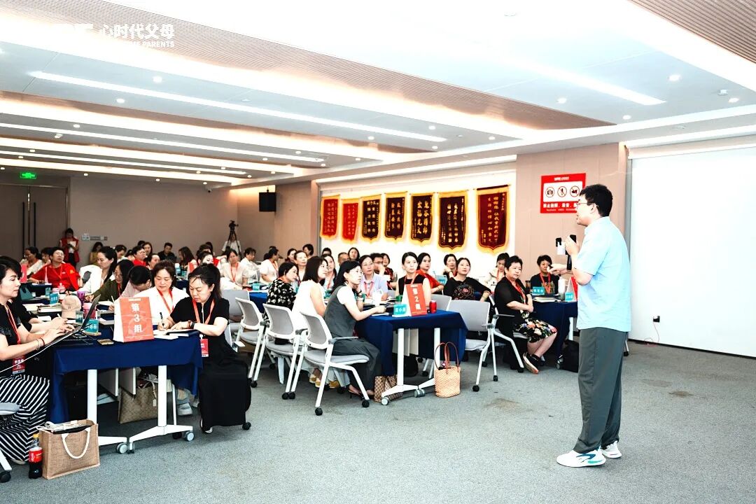 演讲卡壳?张兆鹏老师亲授:“那就直接删稿!没逐字稿也能Hold住全场!”