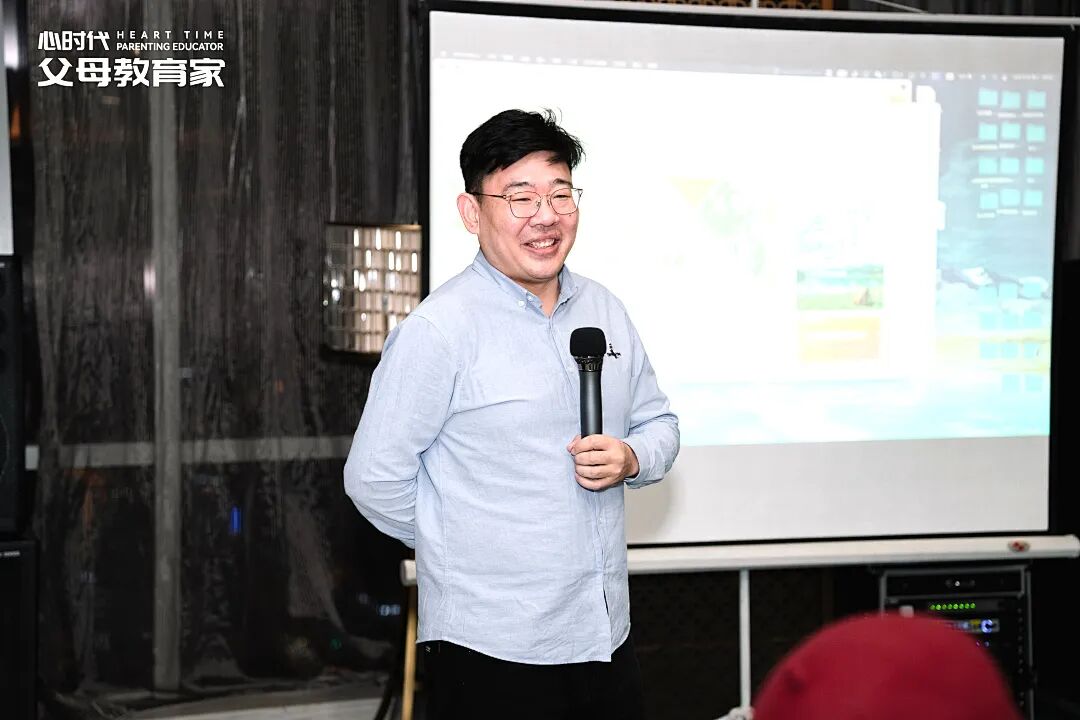 孩子看见好朋友跟“讨厌的人”说话就心烦?兆鹏老师:“你不是选项,更不是商品!为什么要活在别人的选择里?”