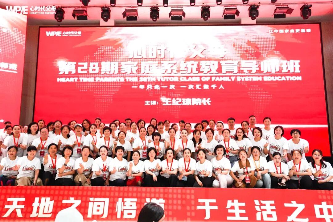 当儿子拿着那张63分的试卷走出校门时,妈妈说:“孩子,你知道吗?你比考90分的人更厉害!”