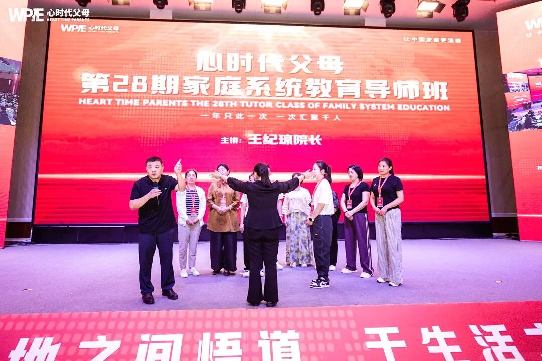 当儿子拿着那张63分的试卷走出校门时,妈妈说:“孩子,你知道吗?你比考90分的人更厉害!”