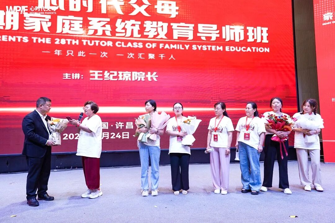 当儿子拿着那张63分的试卷走出校门时,妈妈说:“孩子,你知道吗?你比考90分的人更厉害!”