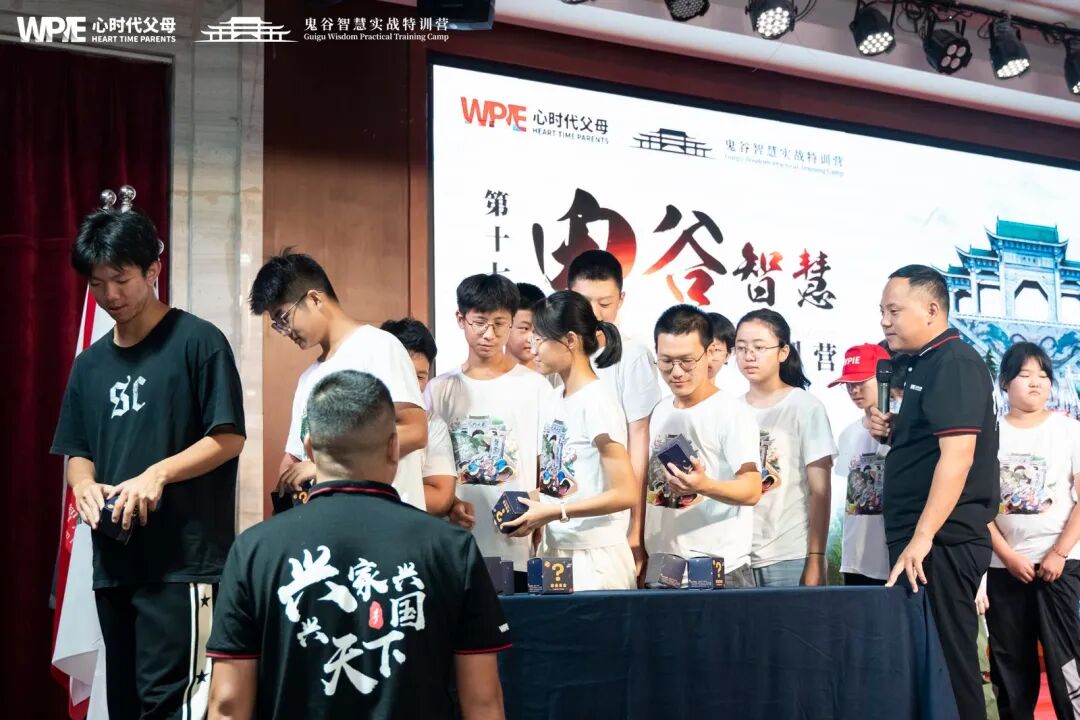 【家庭生态导师班】孩子考倒数第一情绪低落,王纪琼院长一句话,竟扭转了整个局面!