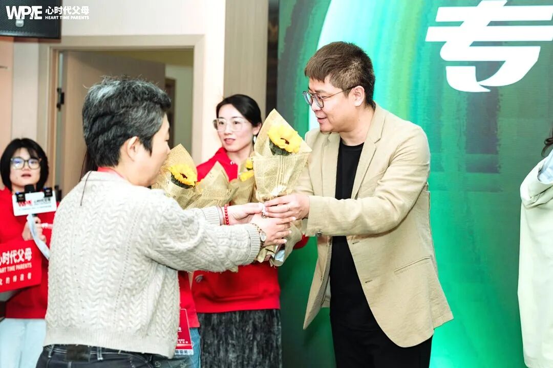 看着70岁的妈妈,我在她耳边说:“妈,我爱你!”——这句话,我用了整整40年!