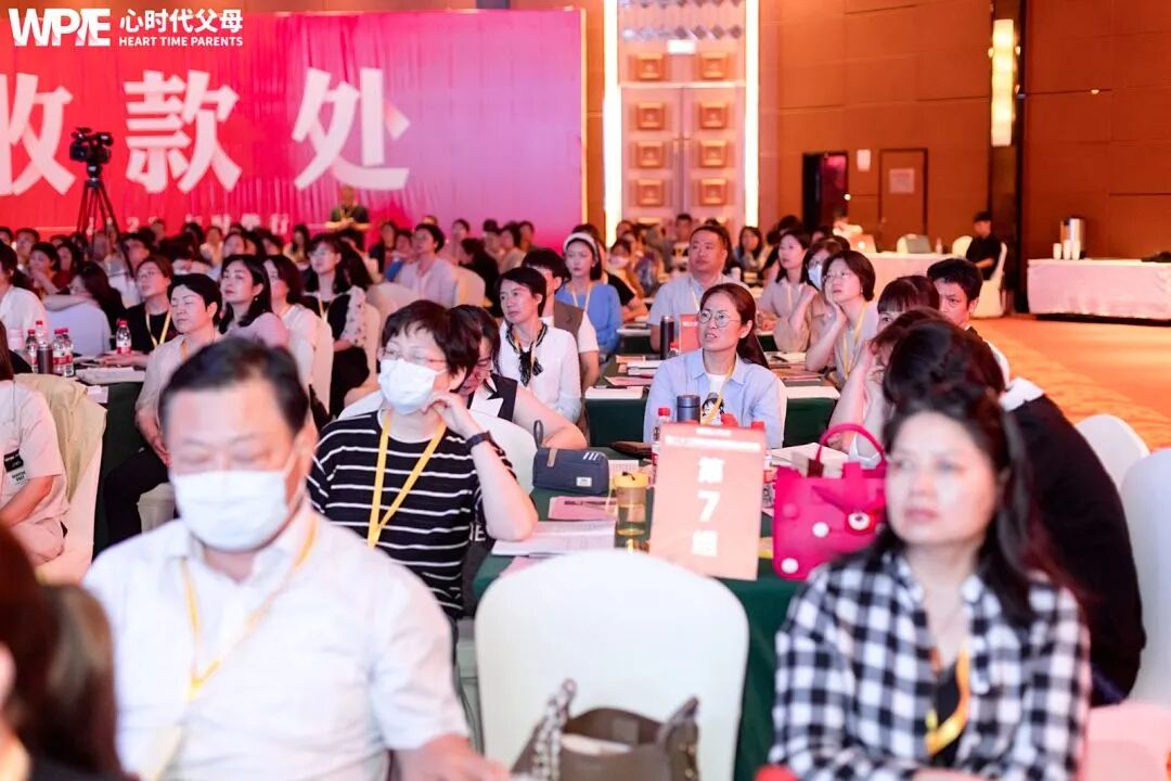 在博物馆花了300块钱都没让孩子爱上历史,没想到用一个旧拖把做到了