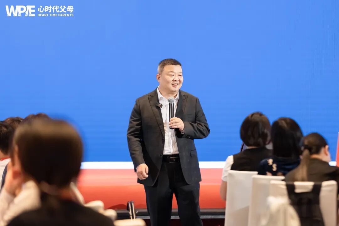 想要养一个情绪稳定的孩子吗?这些话,父母一定要多对孩子说!