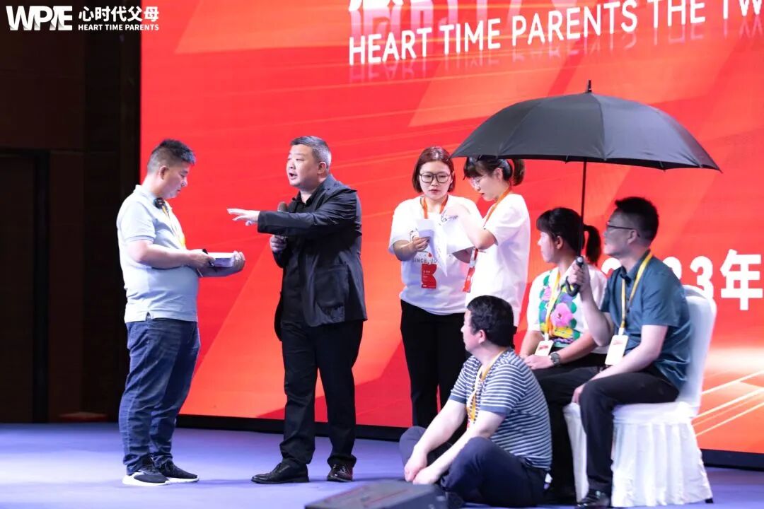 从“别烦我”到“没意思”:我用三招,让女儿主动放下手机