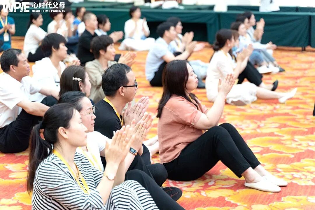 从“别烦我”到“没意思”:我用三招,让女儿主动放下手机