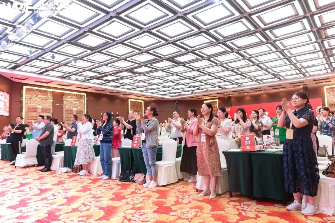 从“别烦我”到“没意思”:我用三招,让女儿主动放下手机