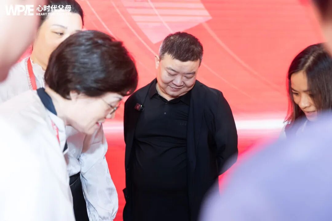 想要养一个情绪稳定的孩子吗?这些话,父母一定要多对孩子说!