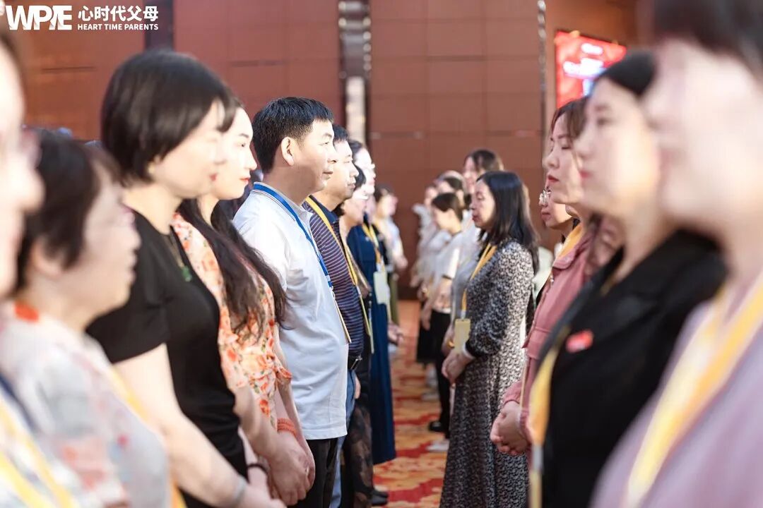 【家庭生态实操班】一位母亲哭诉说:“孩子跟‘坏孩子’一起玩,我该怎么办?”